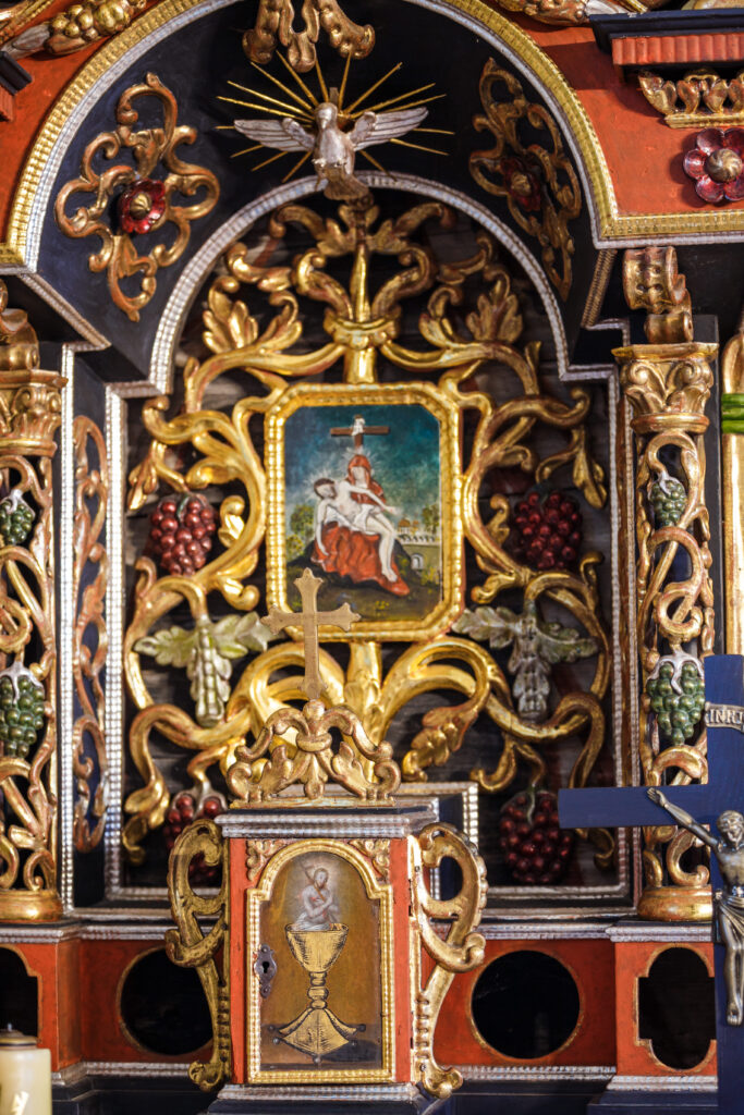 Zdobiony fragment ikonostasu w cerkwi w Brunarach