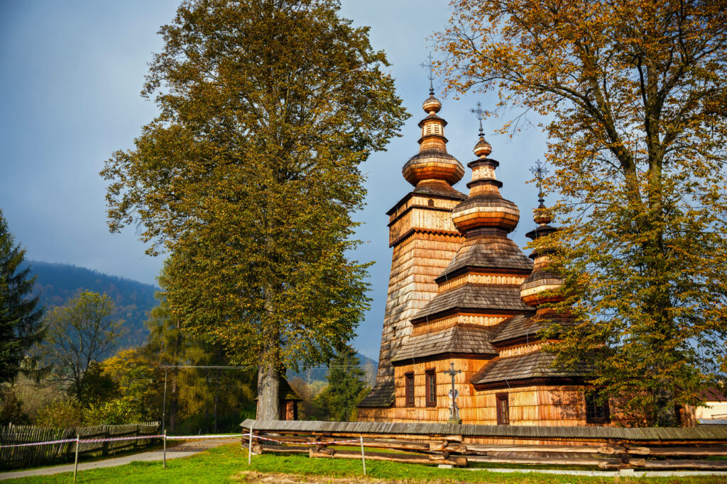 Cerkiew w Kwiatoniu jesienią
