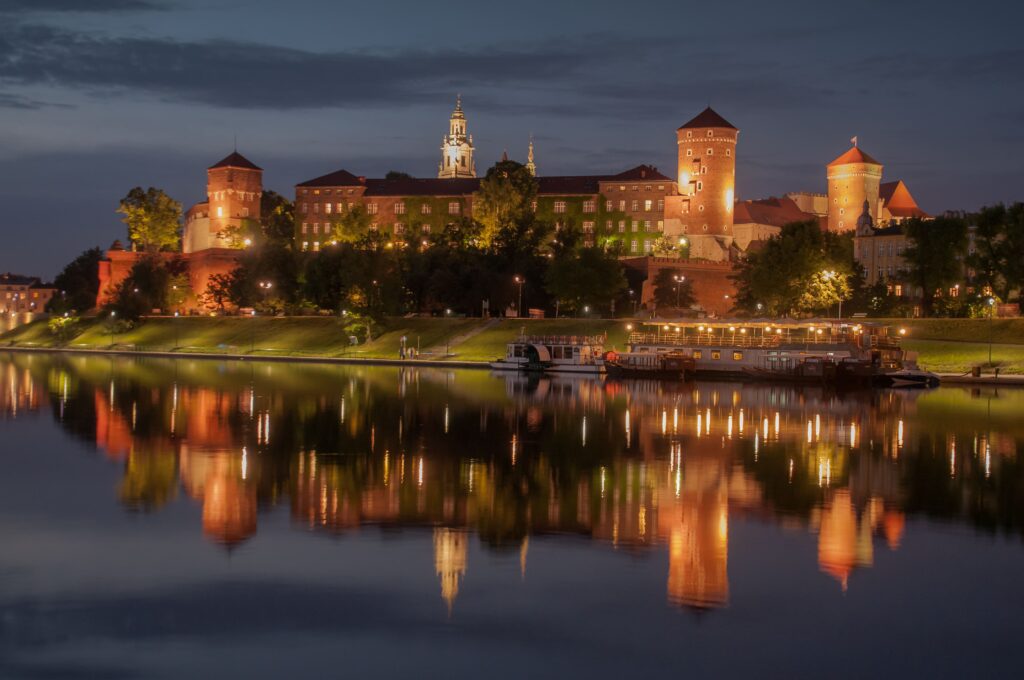 Zamek Królewski na Wawelu nocą