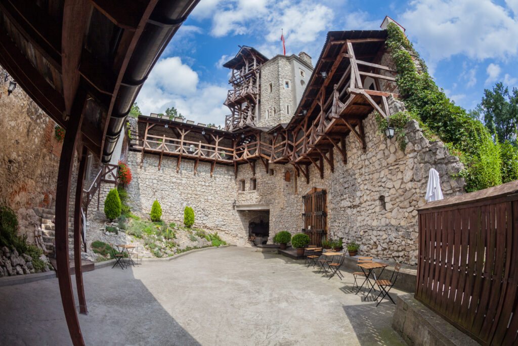 Dziedziniec Zamku w Korzkwi