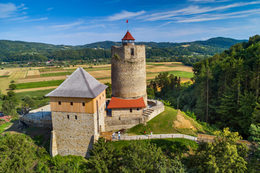 Zamek w Czchowie z cylindryczną wieżą