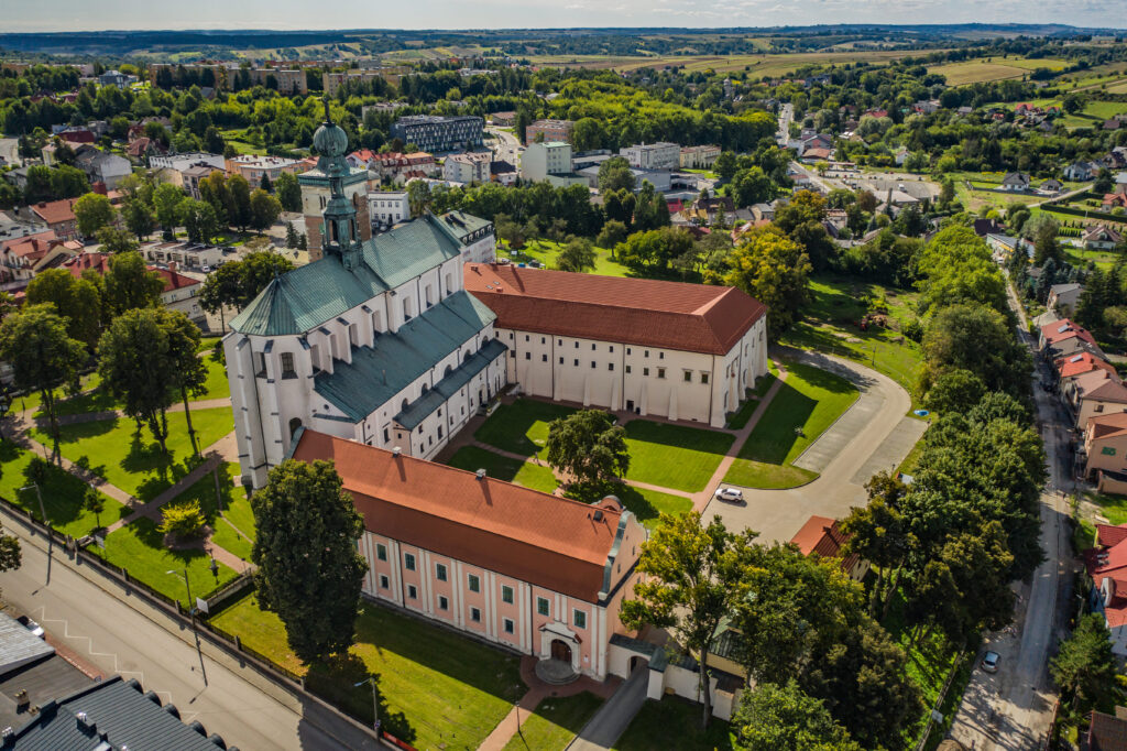 Bazylika w Miechowie z lotu ptaka
