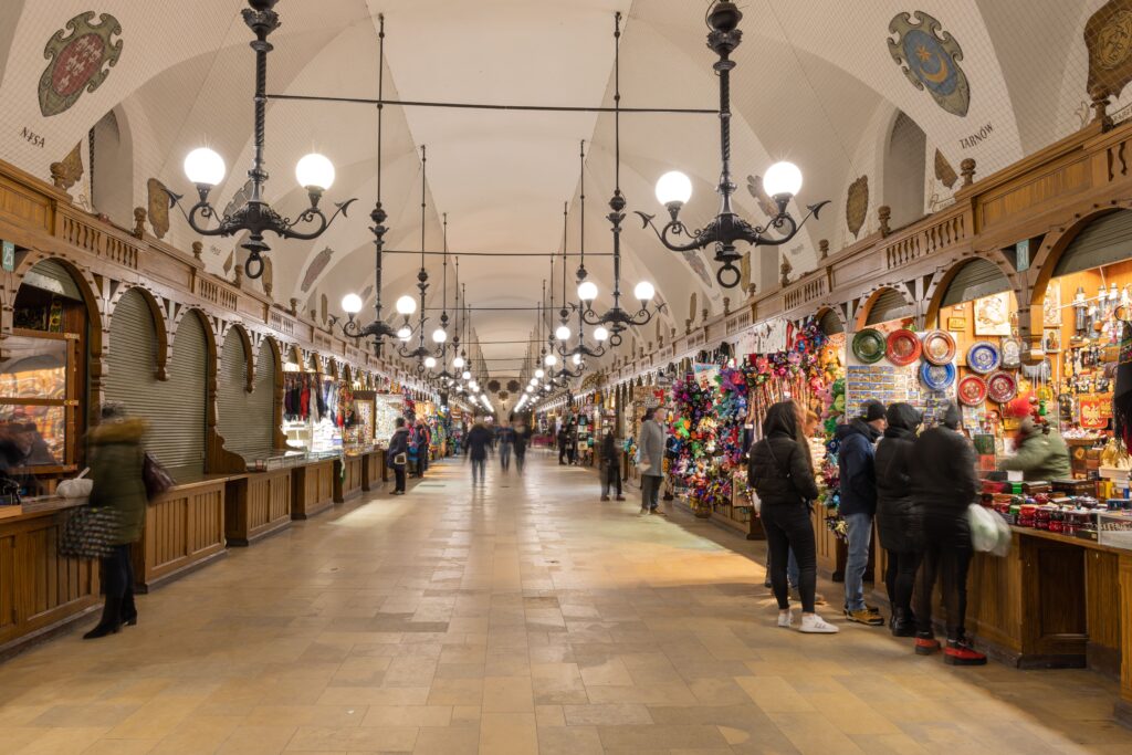 Wnętrze Sukiennic w Krakowie