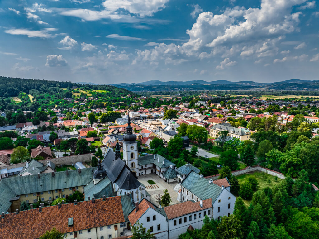 Klasztor Sióstr Klarysek w Starym Sączu z lotu ptaka