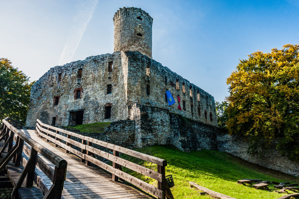 Ruiny Zamku Lipowiec z wieżą